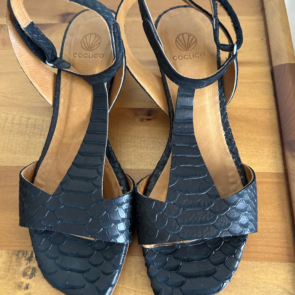 Coclico shell heel sandals black snakeskin size 37 excellent